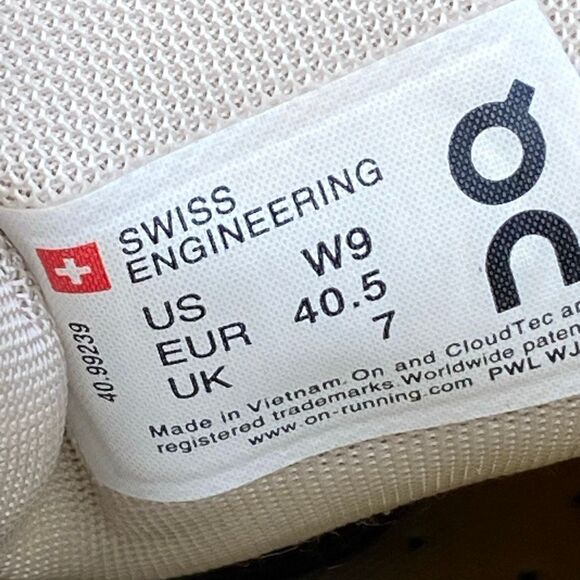 ON CLOUD RUNNING X - Women’s Running Shoes - SIZE 9 - Picture 10 of 10